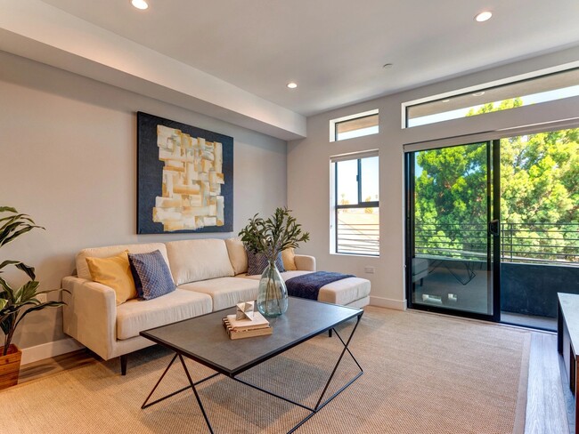 Primary Photo - 338 Mariposa Ave