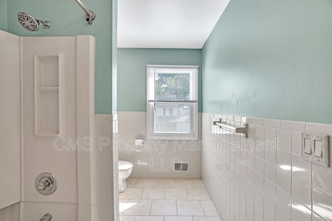 Building Photo - 2219 North Ave