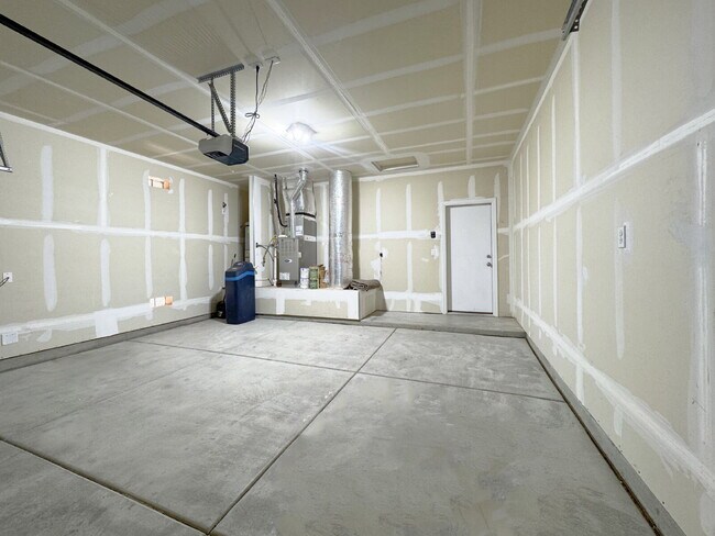 Building Photo - Wonderful, Newer 4 BR Home in Cleveland Heights!