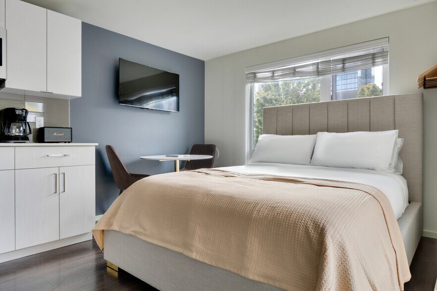 Building Photo - 5001 Brooklyn Ave NE