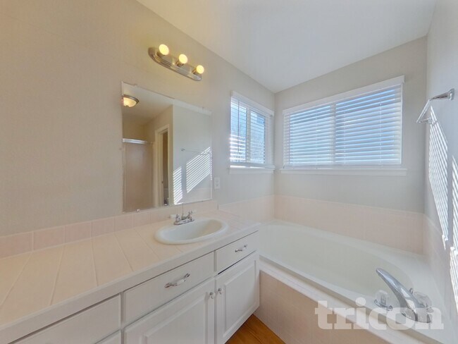 Building Photo - 5694 S Quemoy Ct