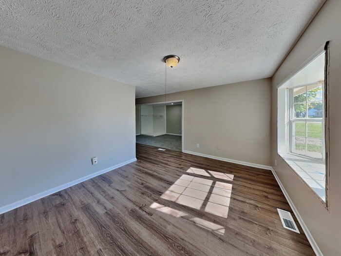 Building Photo - 83 N Wagon Rd