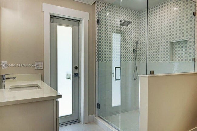 Building Photo - 55 N Sewalls Point Rd