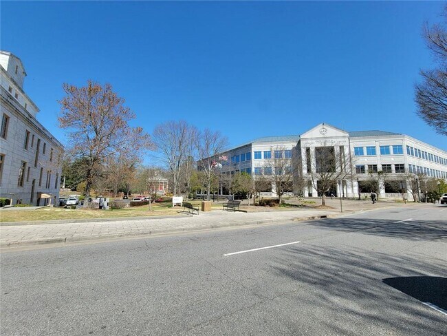 Building Photo - 251 Archer St