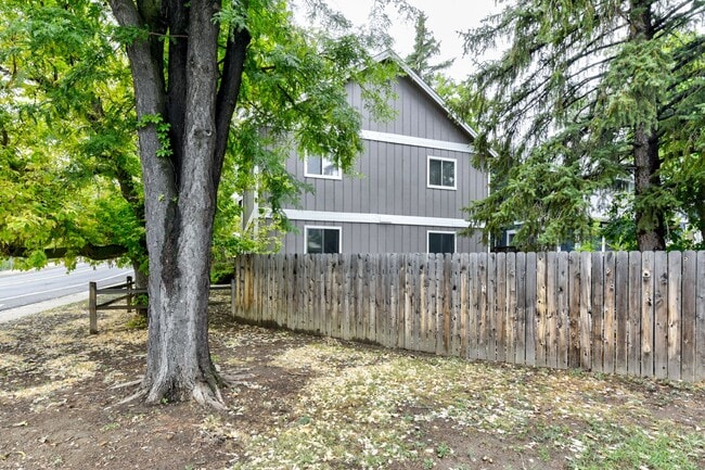 Building Photo - 840 North St