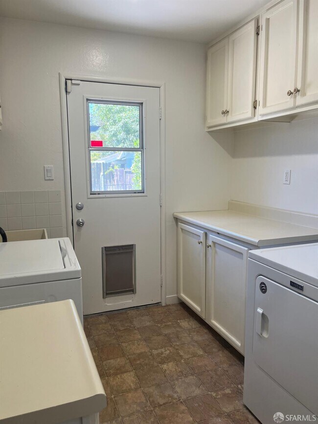 Building Photo - 5880 Olinda Rd