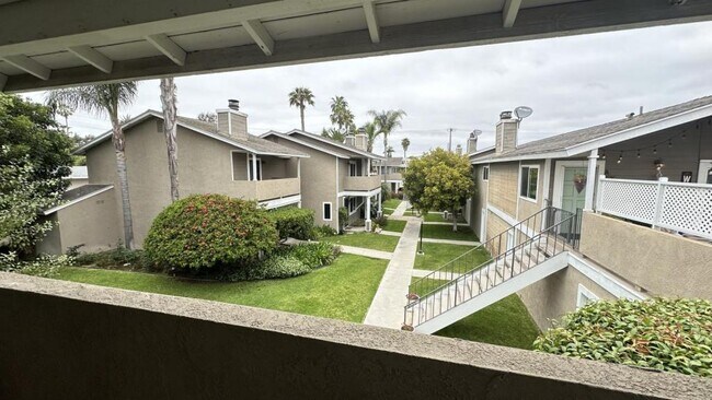 Building Photo - 2424 Santa Ana Ave