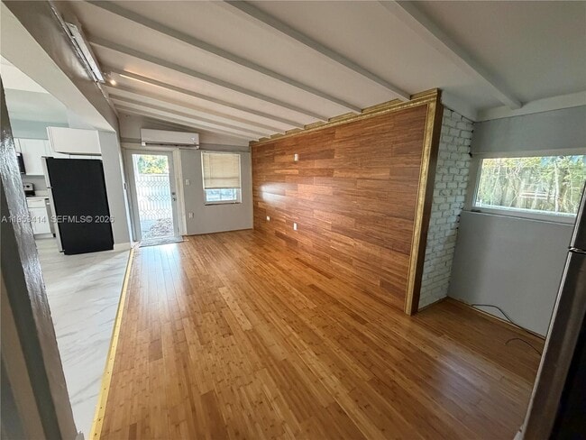 Building Photo - 4210 SW 10th St