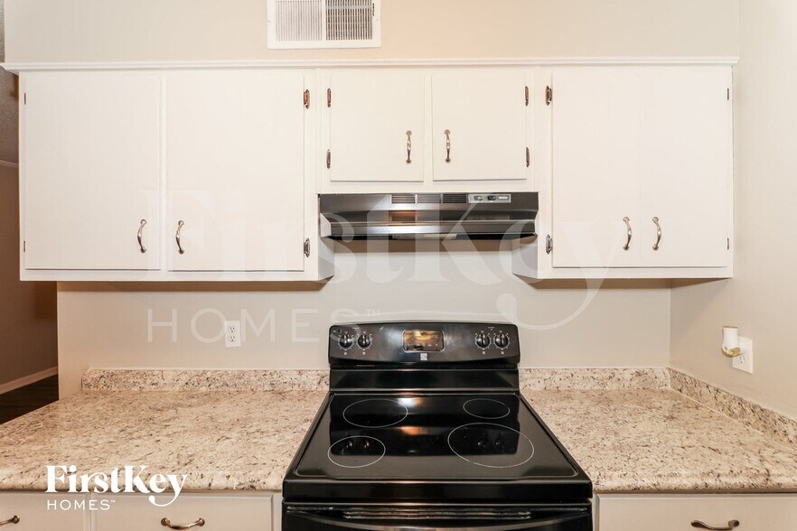 Building Photo - 6901 Aspenhill Dr