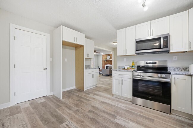 Building Photo - Gorgeous home in Poquoson.