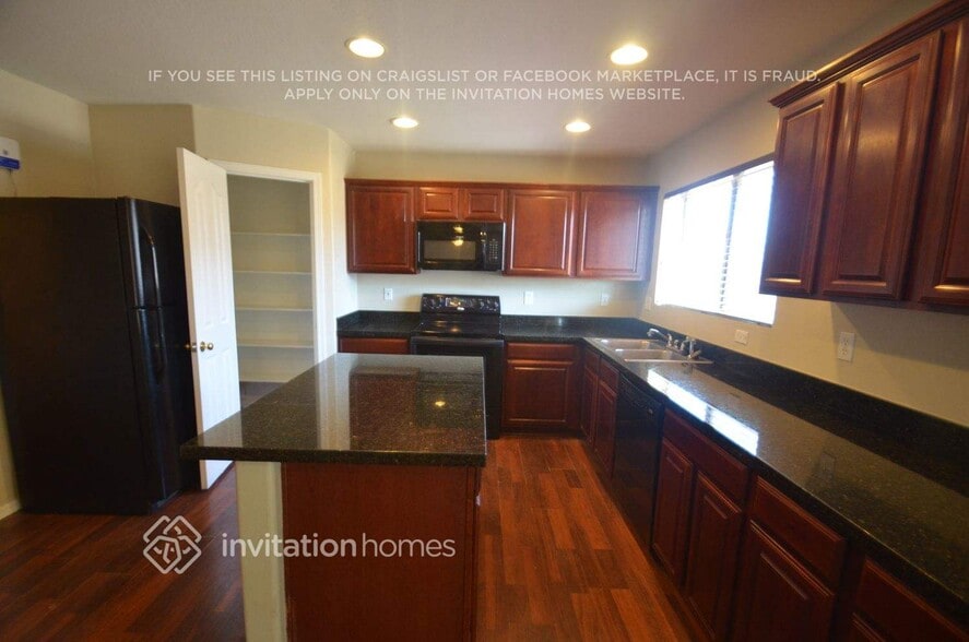 Building Photo - 2909 S 95th Ln