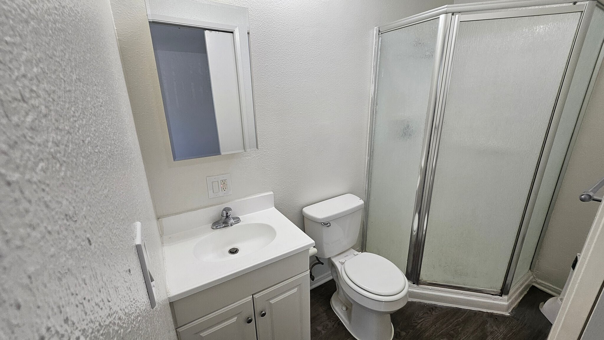 Building Photo - 1750 S Longwood Ave