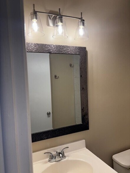 Building Photo - 1151 Golden Pond Ct