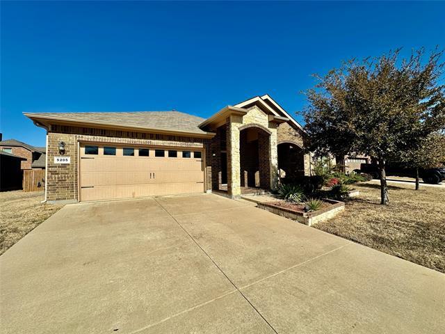 Building Photo - 5205 Glen Meadow Dr