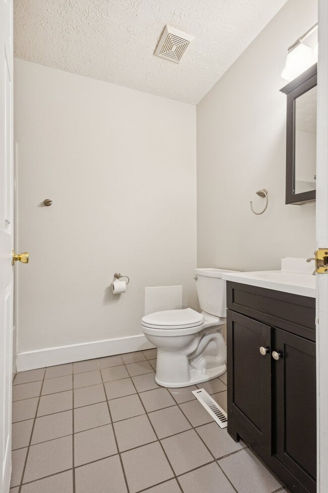 Building Photo - 20 Cherry Laurel Dr