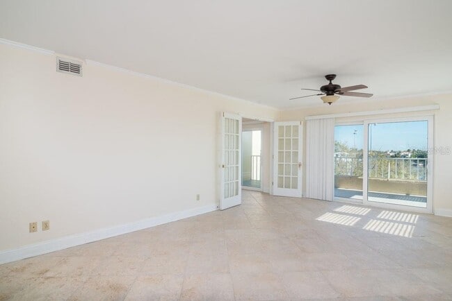 Building Photo - 160 Columbia Dr