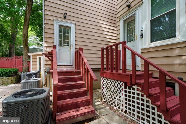 Building Photo - 156 Mercer St