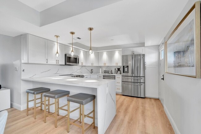 Building Photo - 1 Harbourside Dr