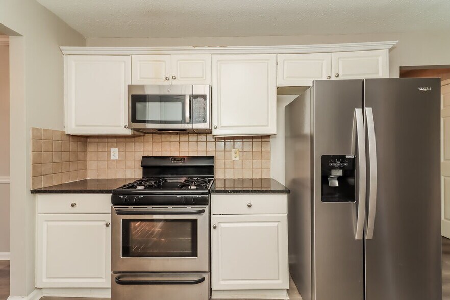 Building Photo - 3862 St George Terrace SW