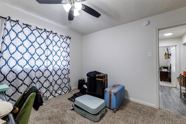 Building Photo - 916 Clover Hill Ln