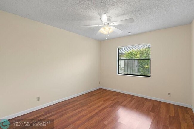 Building Photo - 10091 SW 16th Pl