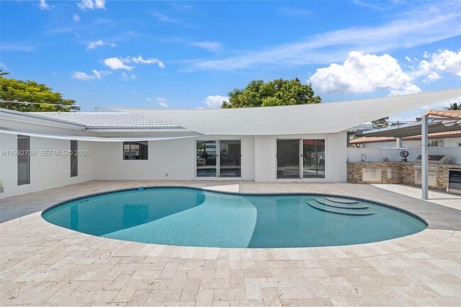 Building Photo - 2816 NE 35th St