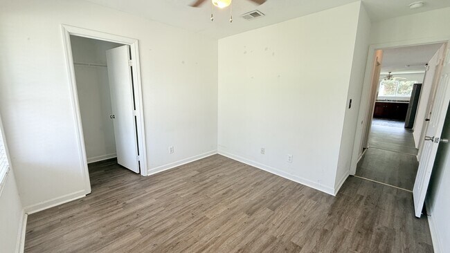 Building Photo - 15251 Tyler Mill Dr