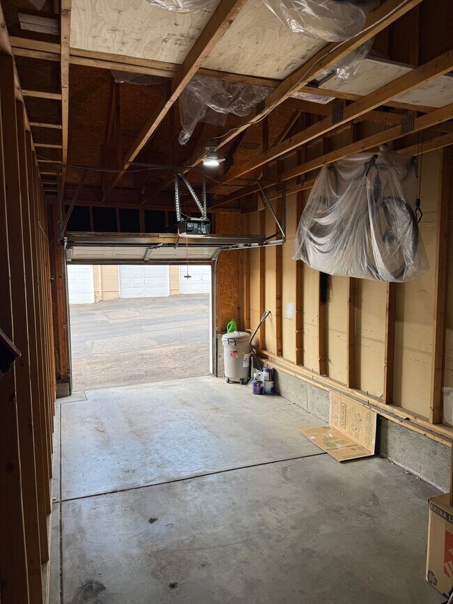 Building Photo - Spacious 2bd/2ba Condo- Lakewood CO, Available 7/10/26!