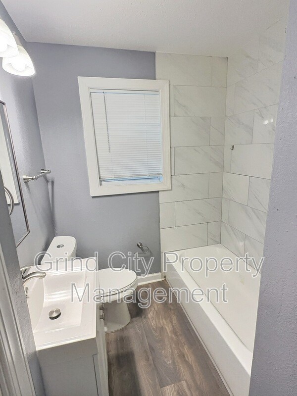 Building Photo - 3042 McAdoo Ave
