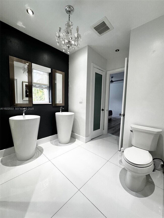 Building Photo - 3470 Sheridan Ave