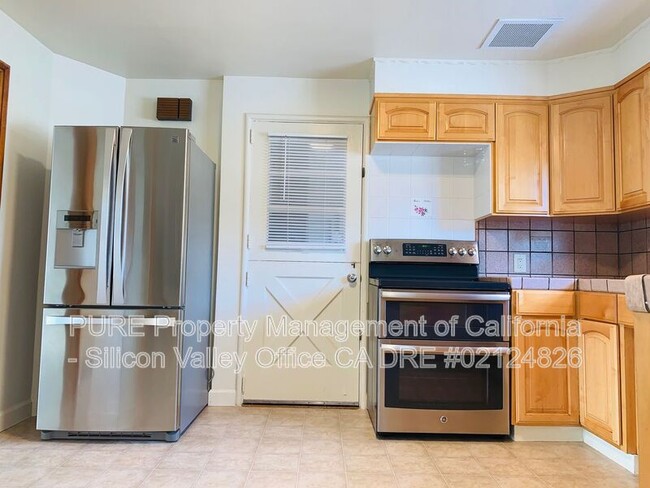 Building Photo - 444 Tyrella Ave