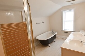 Building Photo - 680-684 Hamlet St