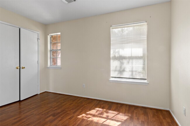 Building Photo - 5815 Clerkenwell Dr