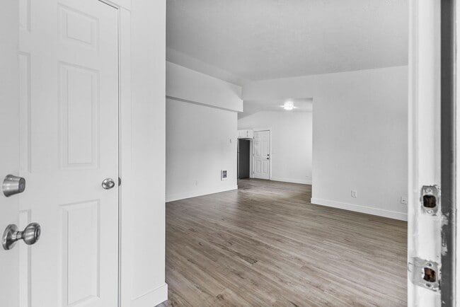 Building Photo - Beautifully Renovated 3-Bedroom Home in Qu...