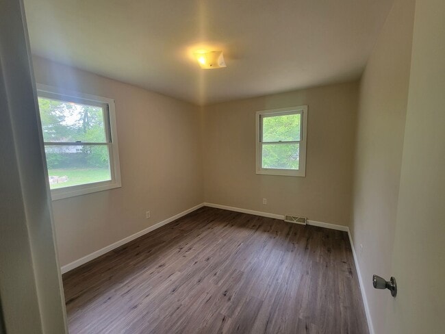 Building Photo - 3 +bedrooms /2 bath + Attached 2-car Garage Home -Available Now in Peoria!