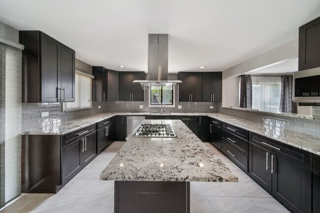 Building Photo - 309 Starling Ct