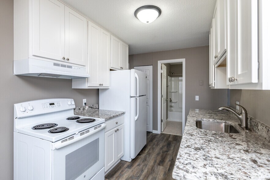 2BR, 1BA - 860SF - Kitchen - Centennial & Heritage Apartments