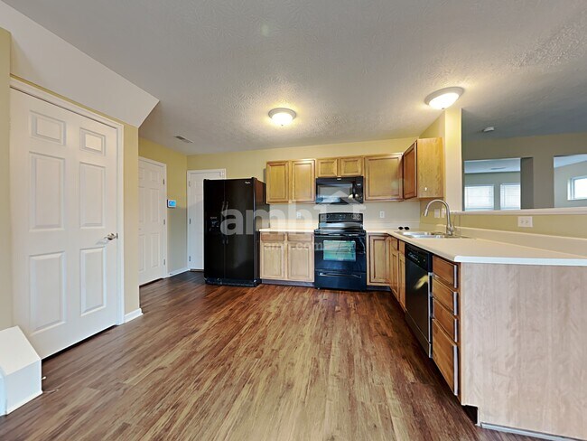 Building Photo - 6580 Riverview Ave