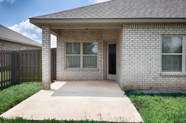 Building Photo - 153 Cherry Laurel Dr