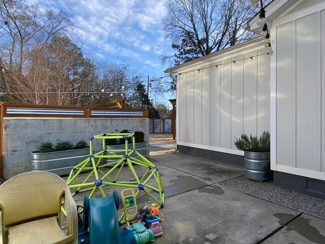 Building Photo - 906 Culpepper Ln