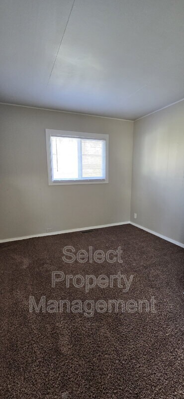 Building Photo - 536 Royalton Dr