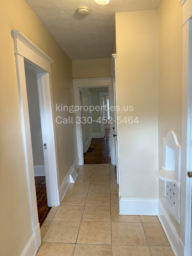 Building Photo - 713 Greenfield Ave SW