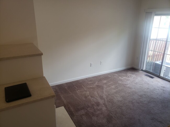 Building Photo - Gorgeous 3 Bedroom 3.5 Bathroom Brick Town...