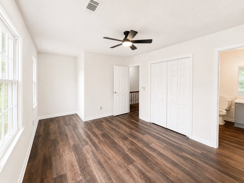 Building Photo - 1323 Sweet Pine Dr