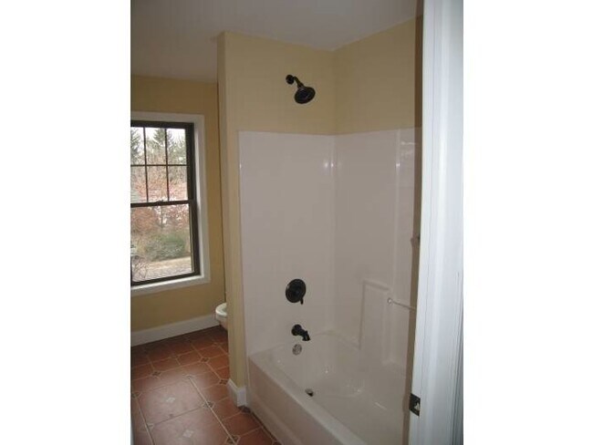 Building Photo - College Hill single family home in Forks T...