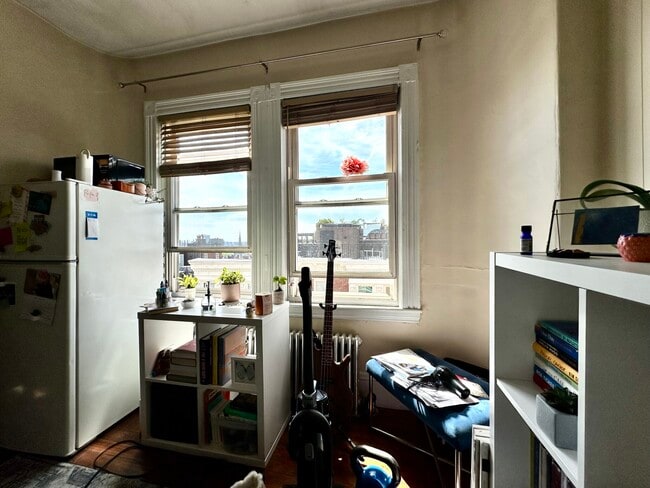 Building Photo - 108 Myrtle St