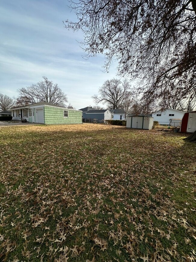 Building Photo - ZERO ENTRY! 2bed/1bath In Beatrice, NE