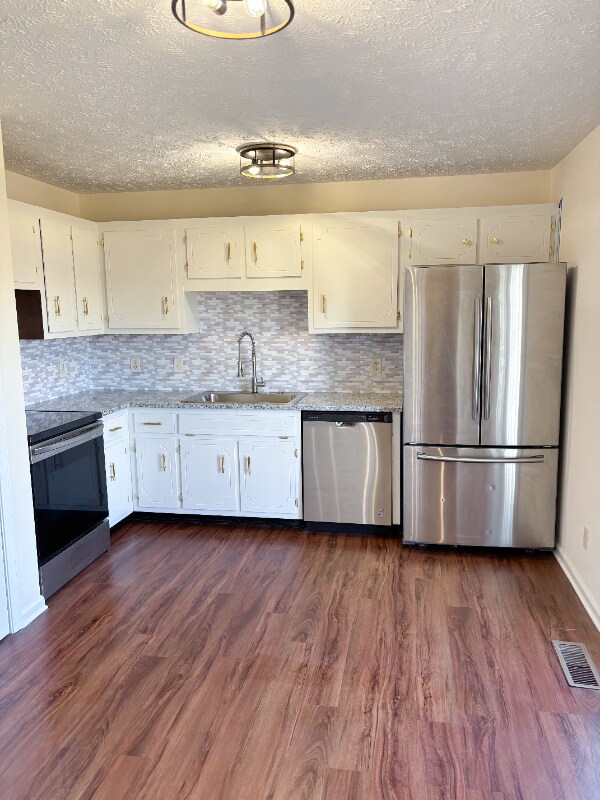 Building Photo - 1065 Bobcat Dr