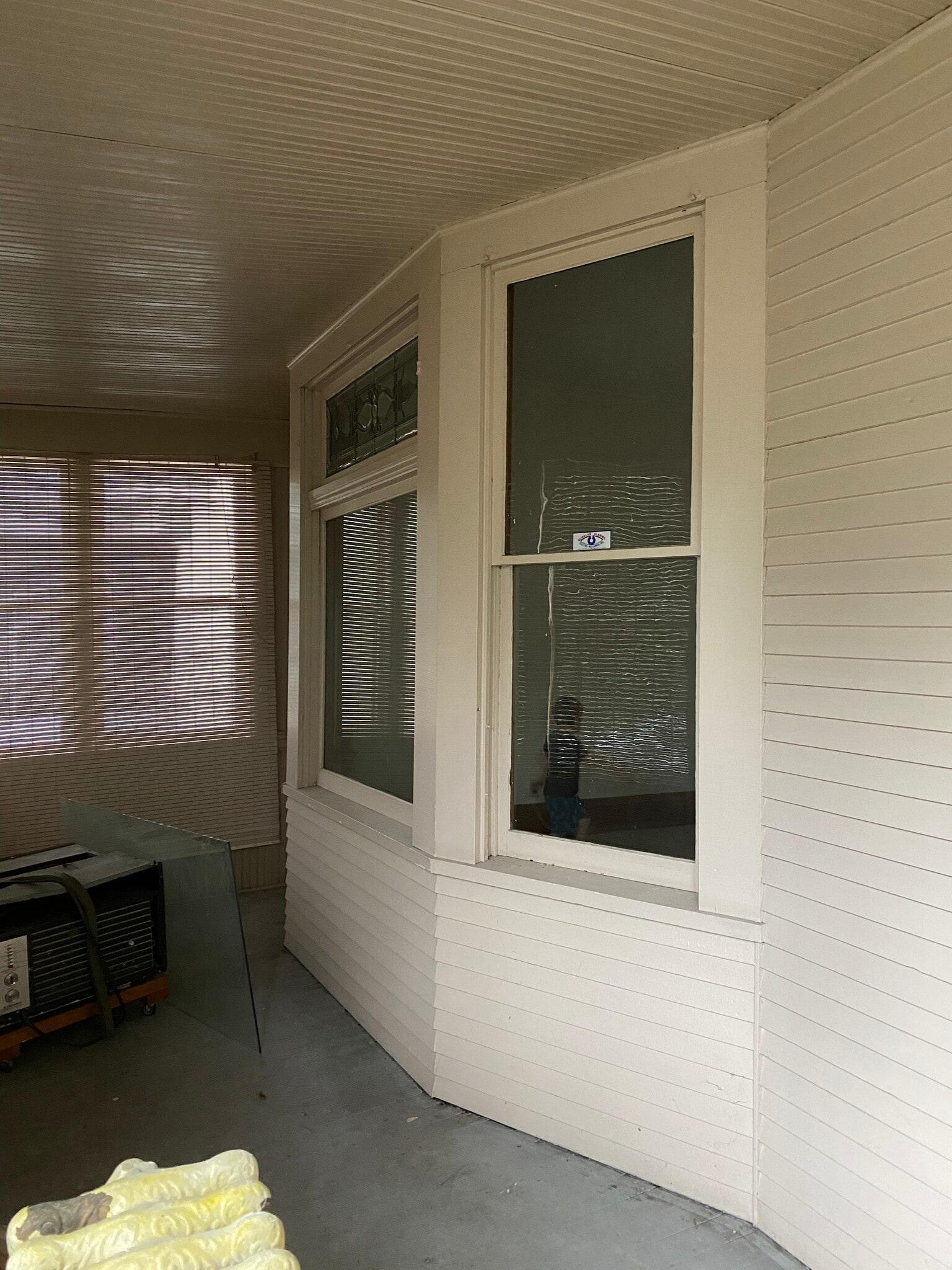 Building Photo - 718 6th St E