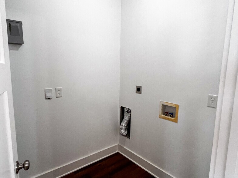 Building Photo - 608 Heavenly Pl